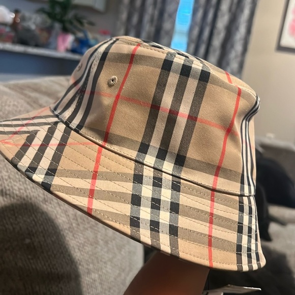 Burberry Bucket Hat - Picture 1 of 3